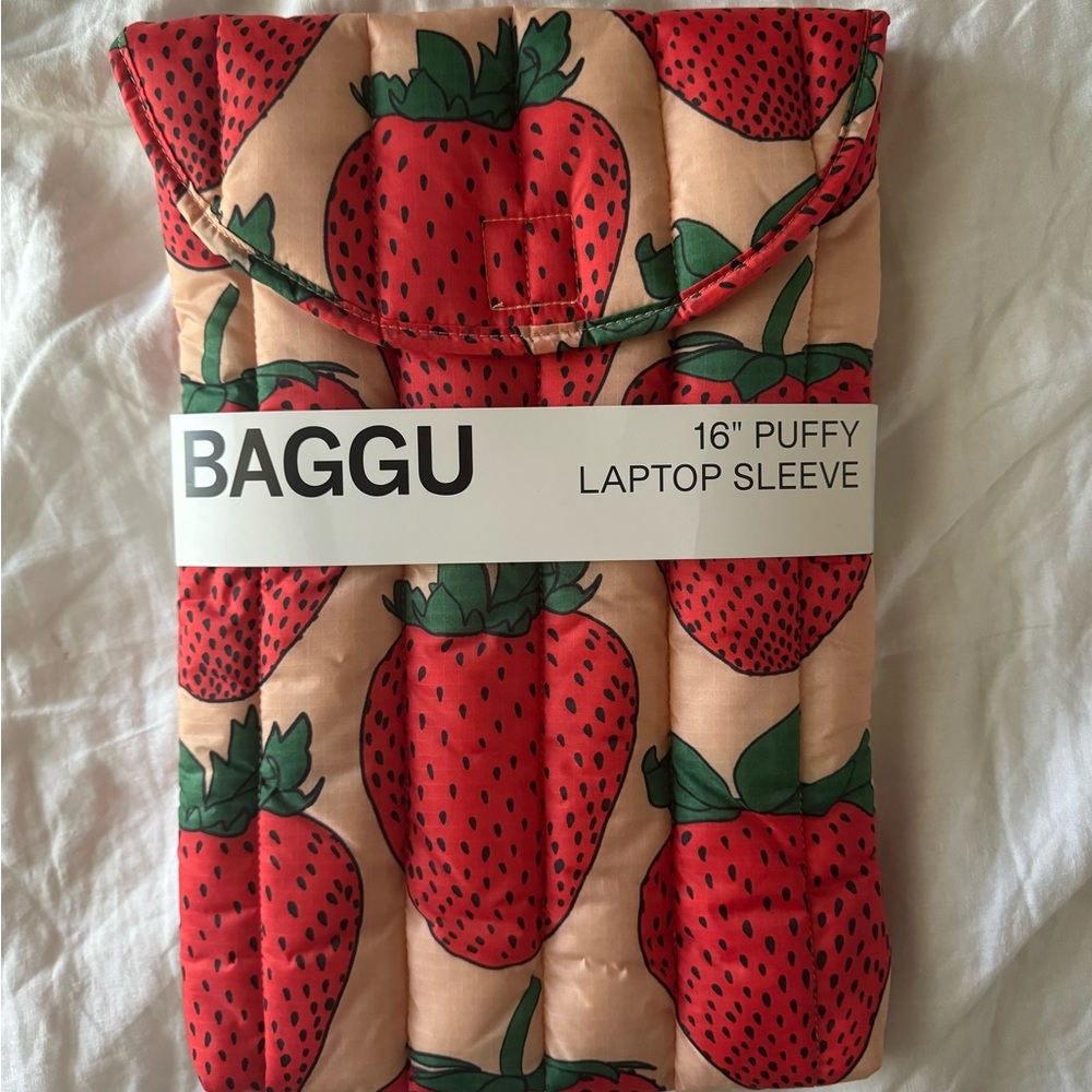BAGGU strawberry 16” puffy laptop case